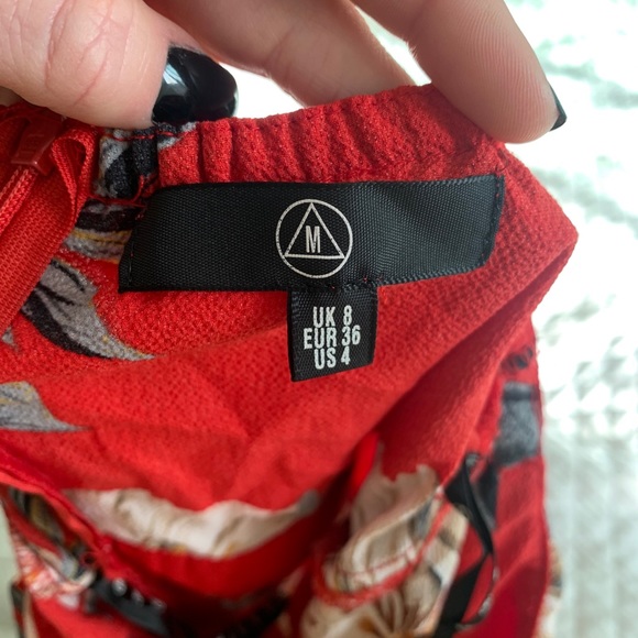 Misguided red floral romper - Picture 2 of 6